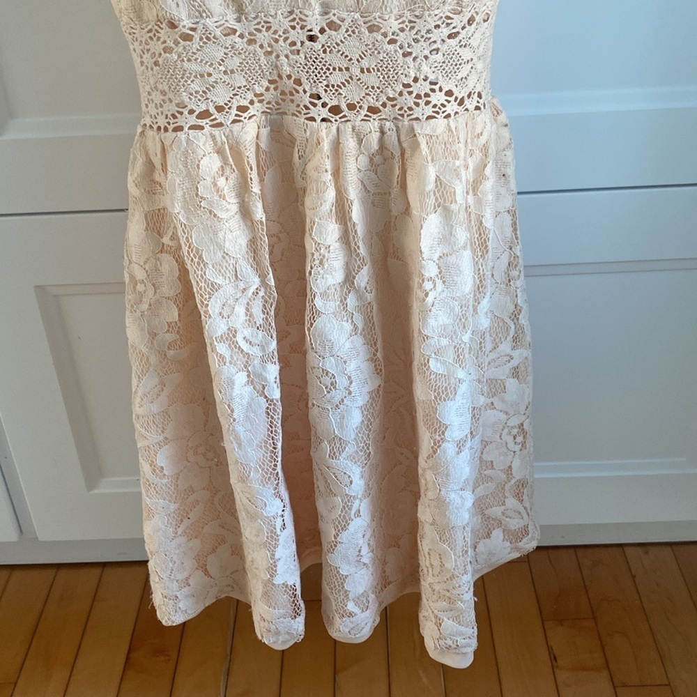 FOREVER 21, Light Pink lace summer short sleeved dress. - Picture 6 of 11